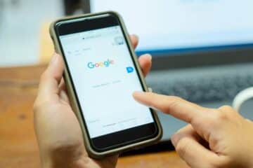complete guide to small business SEO - searching Google on mobile for nearby business
